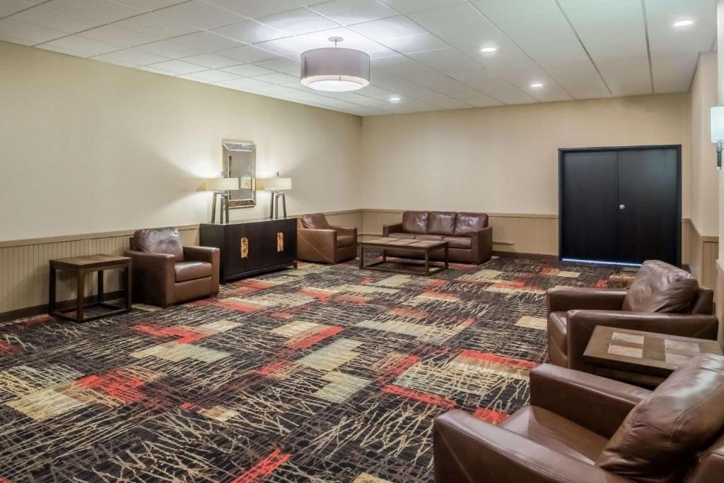 Ramada by Wyndham Grand Forks photo