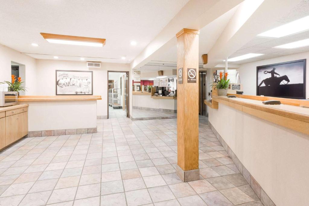 Super 8 by Wyndham Grand Junction Colorado photo