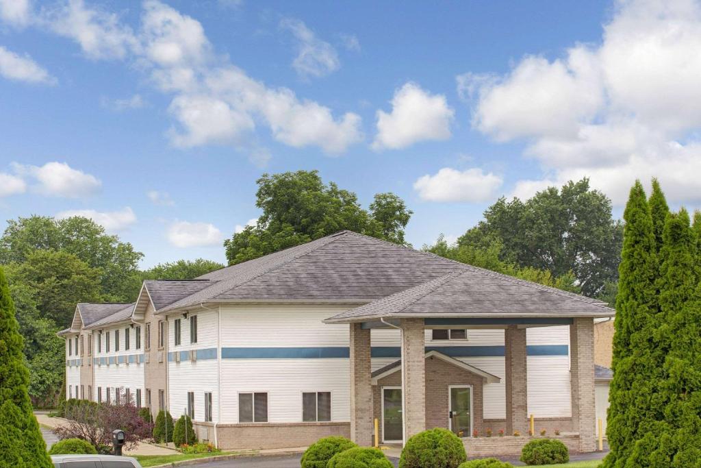 Super 8 by Wyndham Heath/Newark, Heath