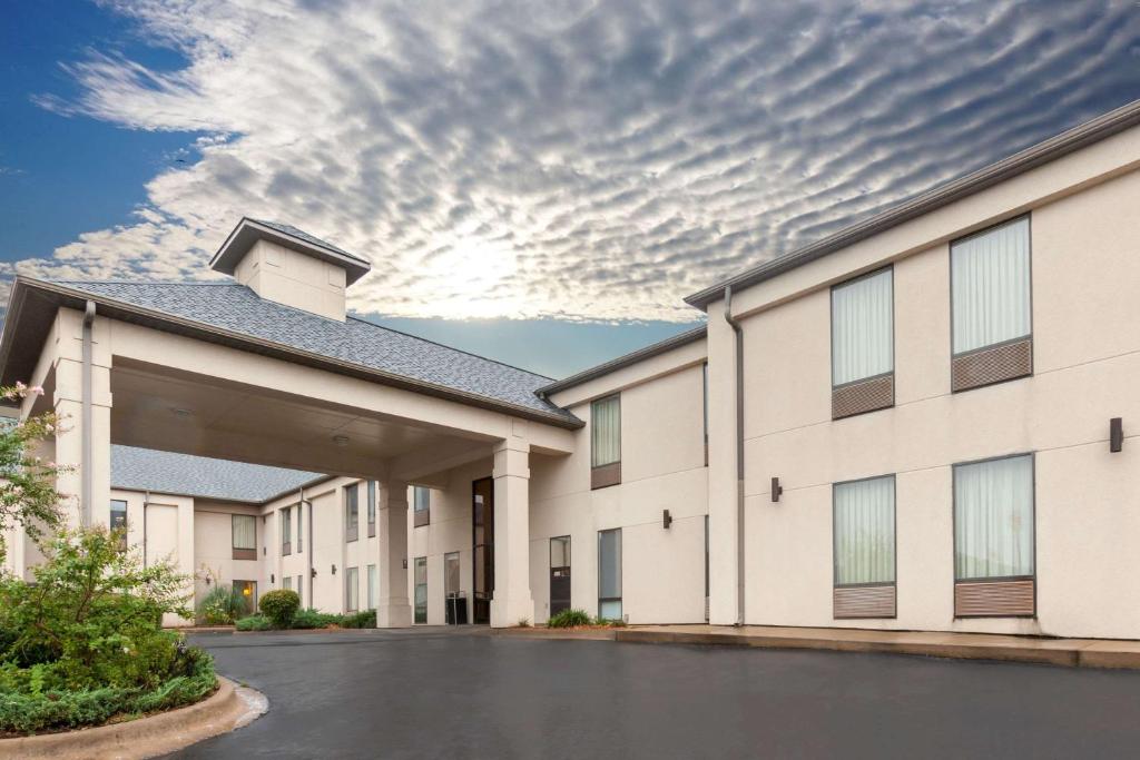 Super 8 by Wyndham Conway, Conway