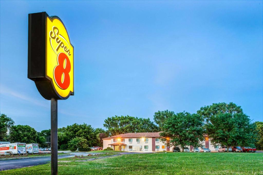 Super 8 By Wyndham Blair photo