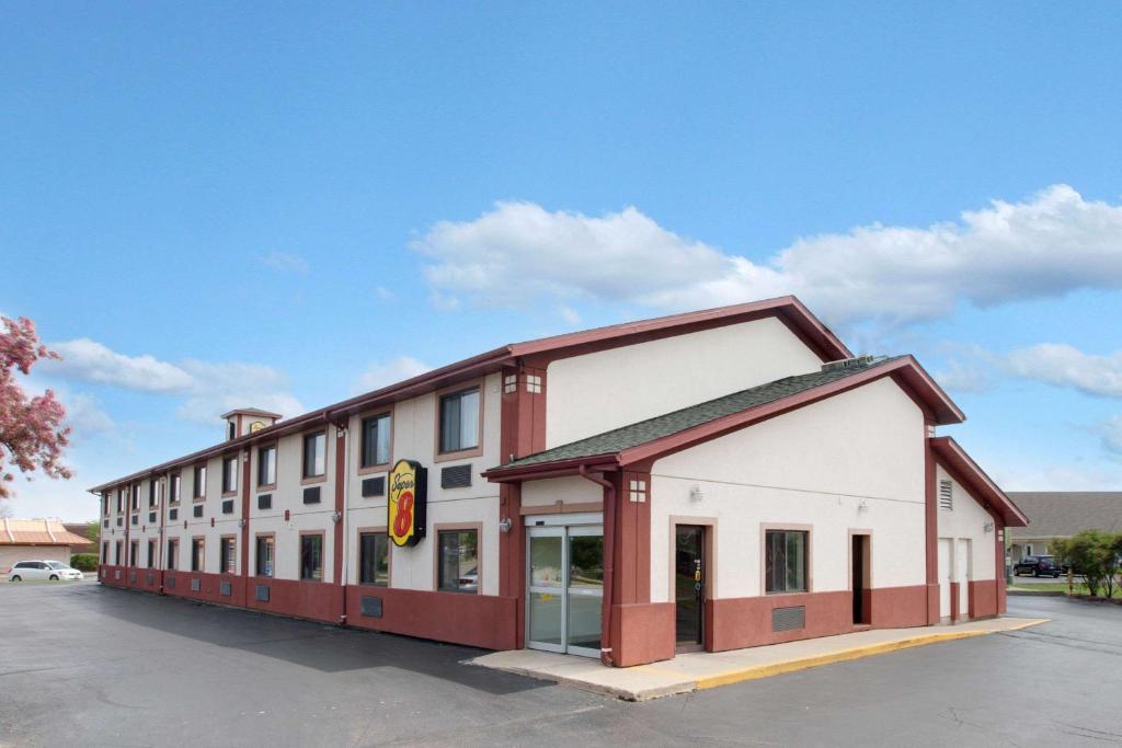 Super 8 by Wyndham Crystal Lake, Crystal Lake
