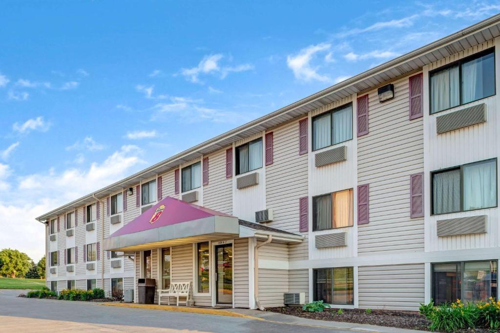 Super 8 by Wyndham Omaha I-80 West, Omaha