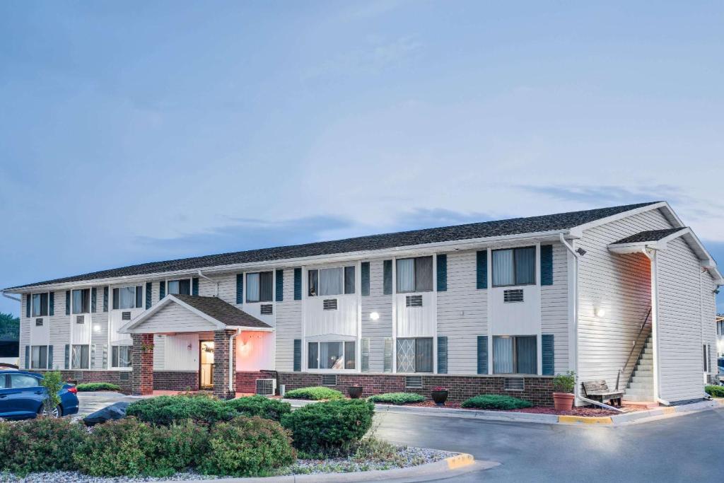 Super 8 by Wyndham Tomah Wisconsin, Tomah