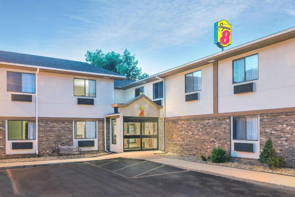 Super 8 by Wyndham Tilton/Lake Winnipesaukee, Tilton