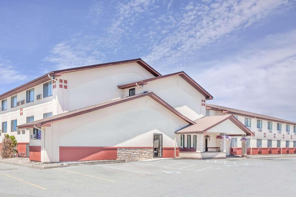 Super 8 by Wyndham Montgomery Maybrook, Montgomery