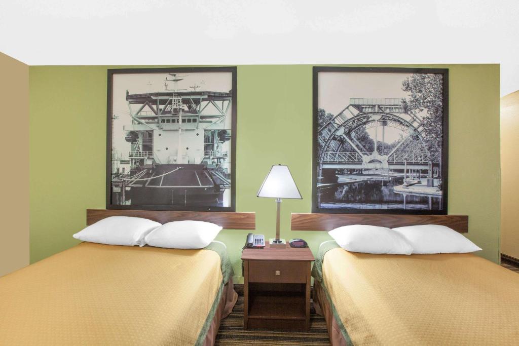 Super 8 By Wyndham Natchitoches Photo 6