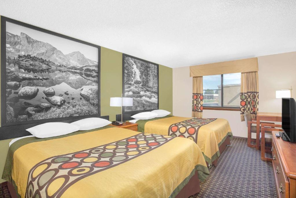 Super 8 By Wyndham Riverton Photo 7