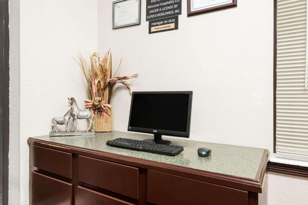 Super 8 By Wyndham Ruidoso Photo 6