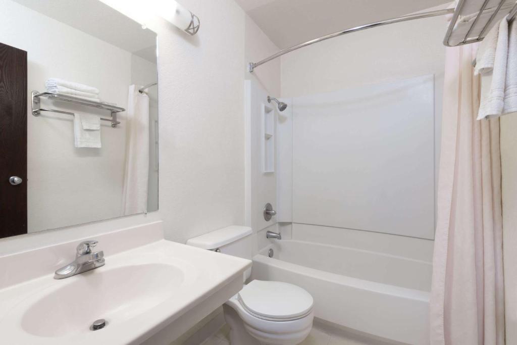 Super 8 By Wyndham Ruidoso Photo 11