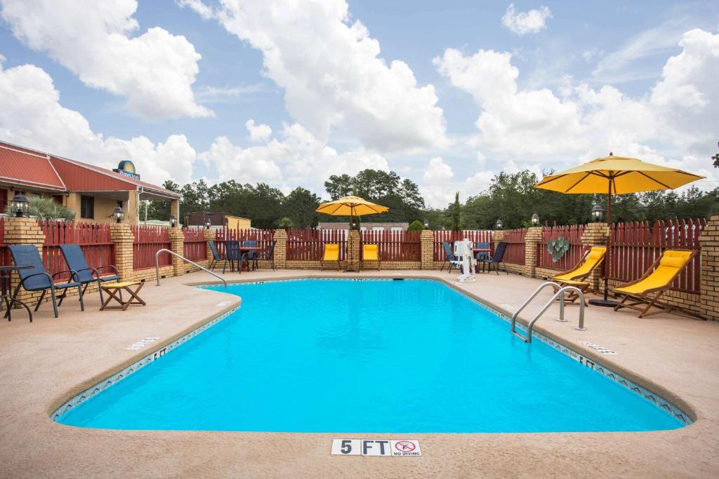Days Inn by Wyndham Lake City photo