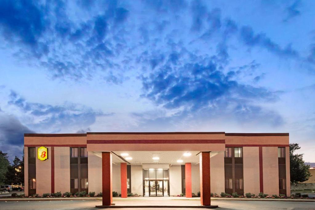 Super 8 by Wyndham Brockton, Brockton