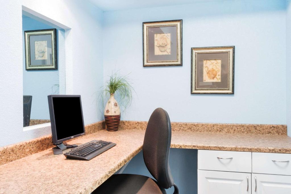 Days Inn By Wyndham New Market Battlefield Photo 5