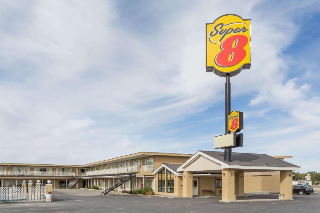 Super 8 by Wyndham Wells, Wells