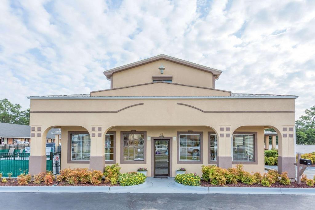 Super 8 by Wyndham Santee, Santee