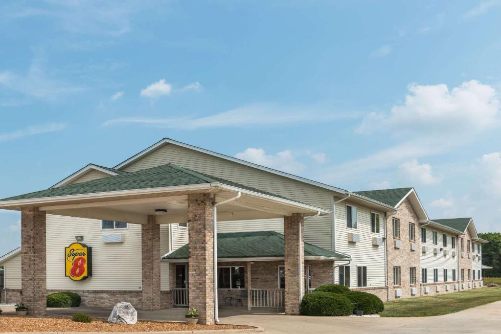 Super 8 by Wyndham Greenville, Greenville