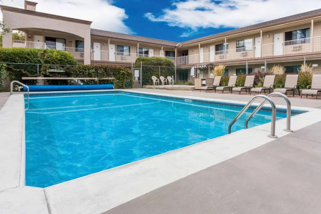 Super 8 by Wyndham Kelowna BC, hotel a Kelowna