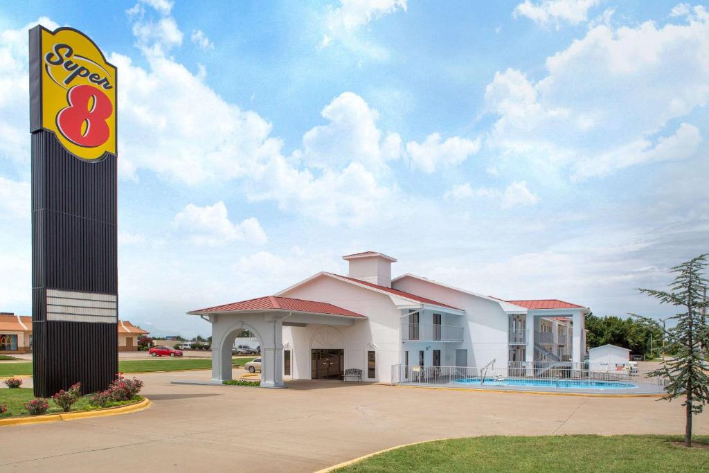 Super 8 by Wyndham Springdale AR, Springdale