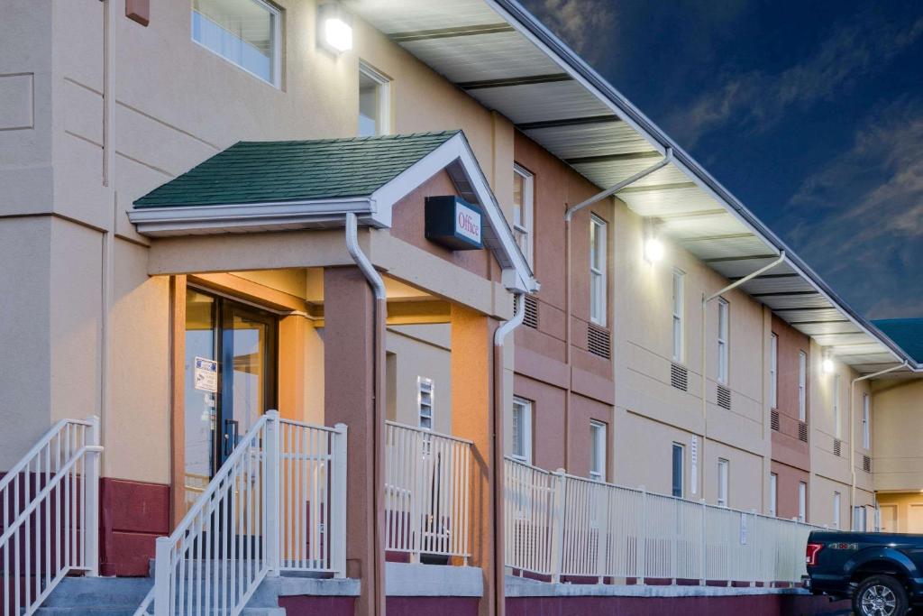 Super 8 by Wyndham Allentown, Allentown