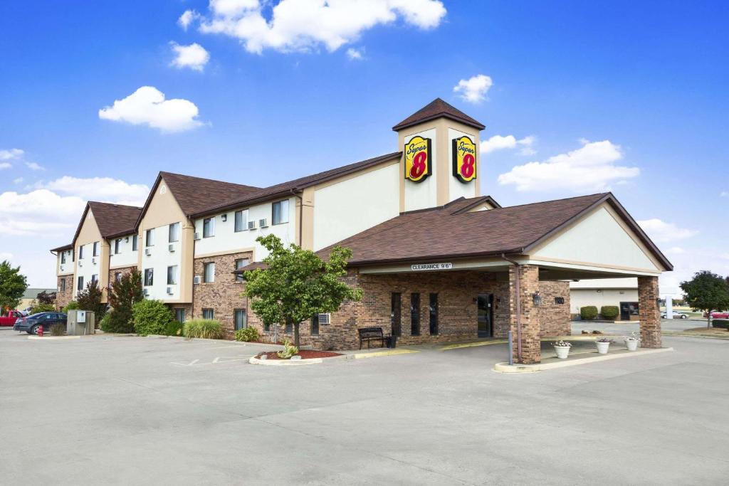 Super 8 by Wyndham Carbondale, Carbondale