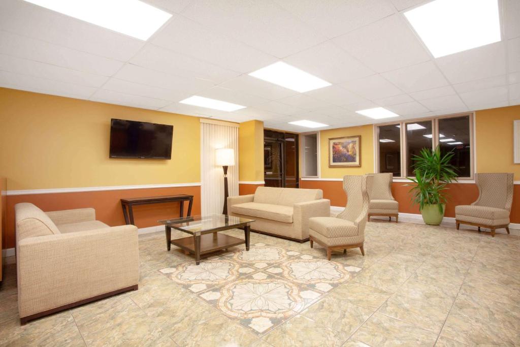 Stayable Suites Kissimmee East photo