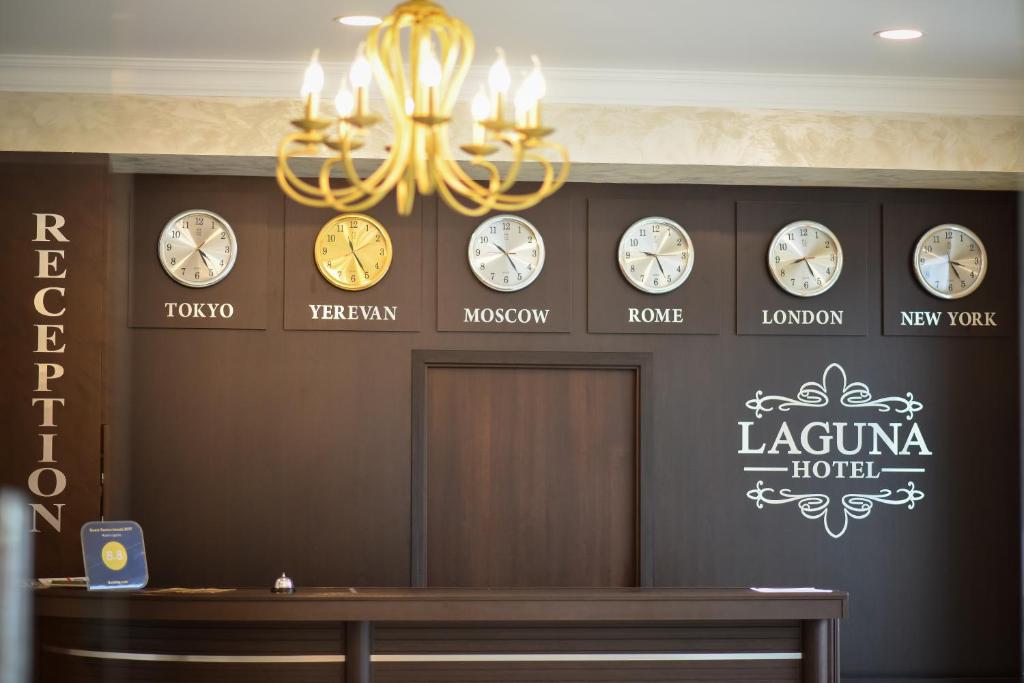 Front desk [24-hour]