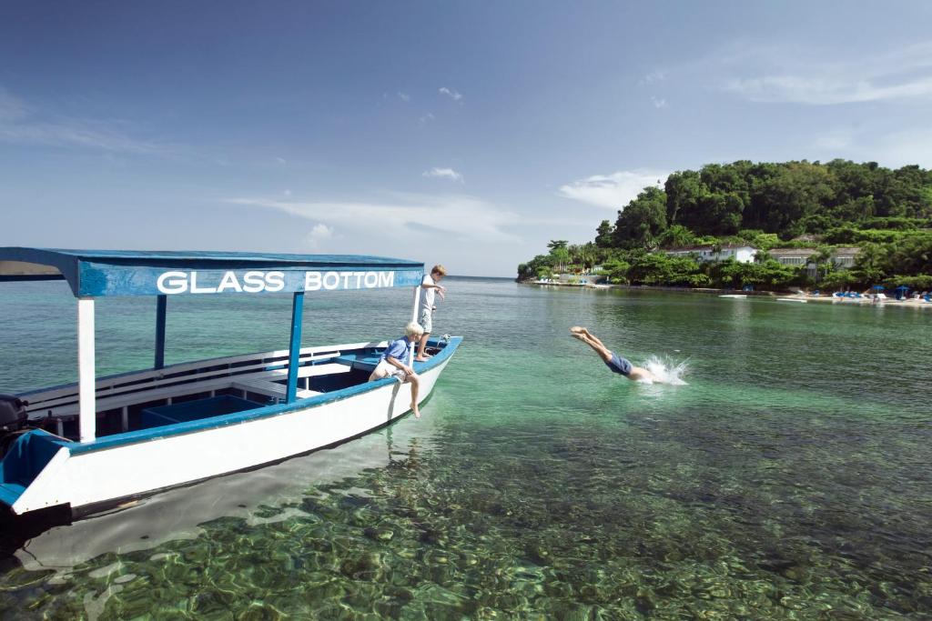 Round Hill Hotel & Villas Photo 22