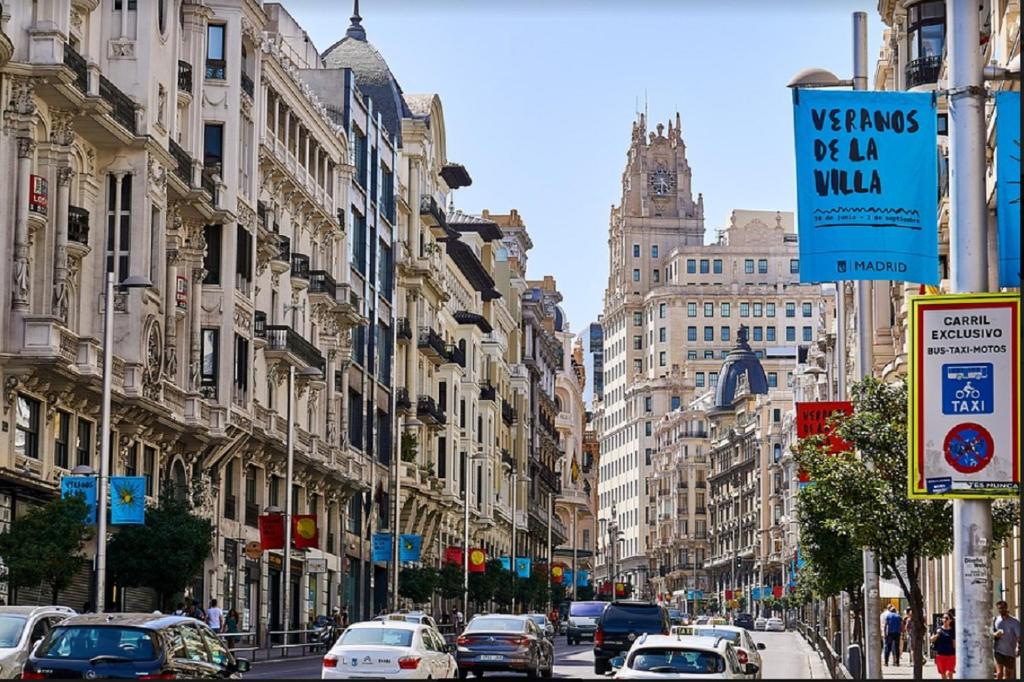 Ático Plaza Mayor - Estilo, Luz y la Mejor Ubicación en Madrid - 4