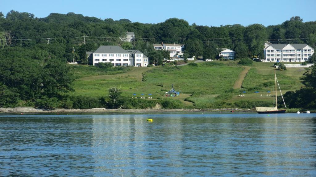 Strawberry Hill Seaside Inn photo