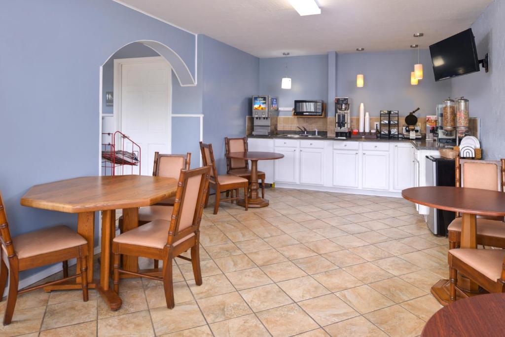 Americas Best Value Inn And Suites Branson Photo 16