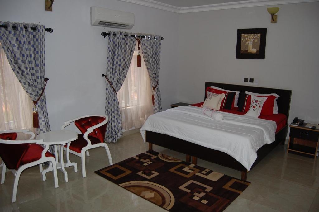 Nue-Crest Hotels &amp; Suites — Hotel in Enugu