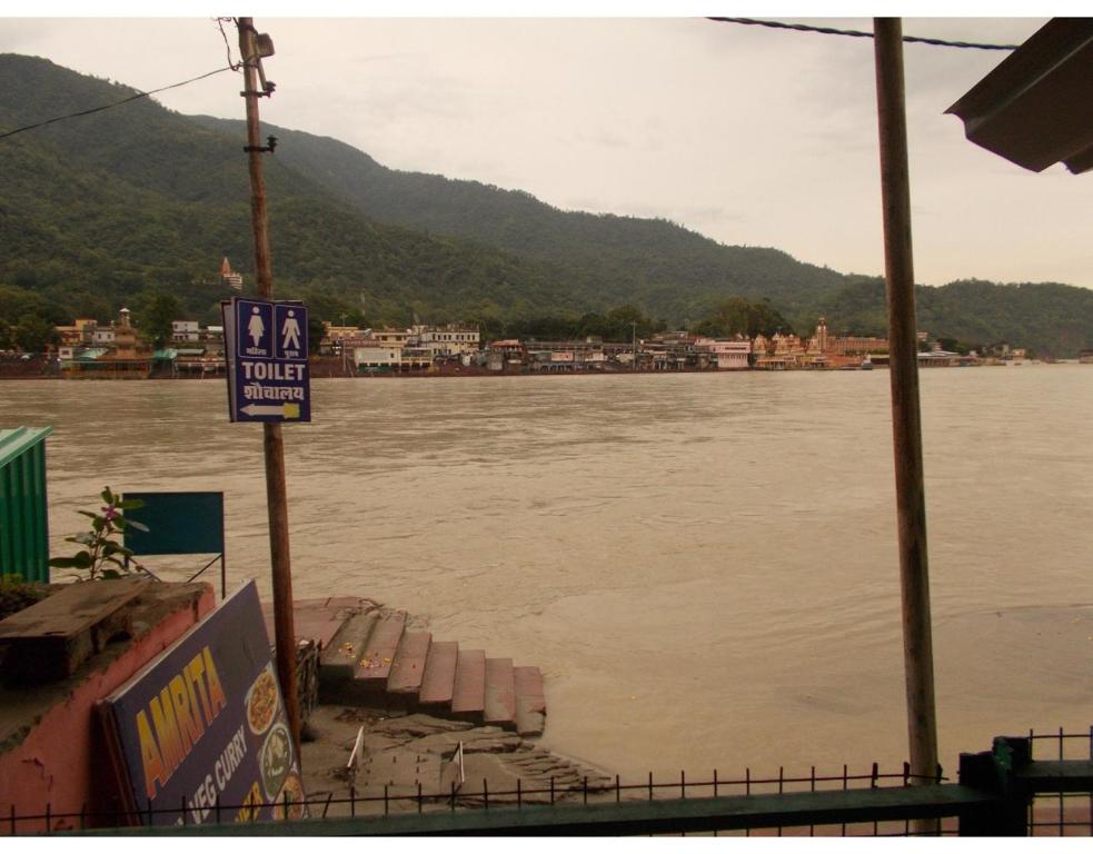 Comfortable rooms on Laxman Jhula photo
