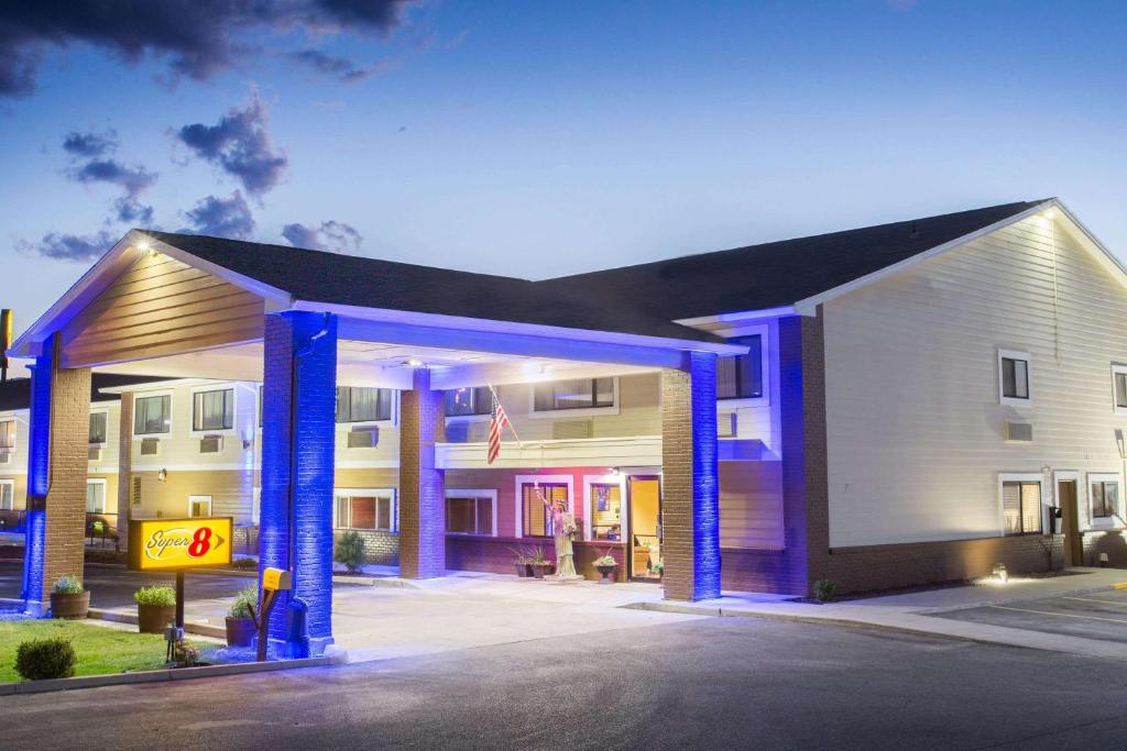 Super 8 By Wyndham Baker City Photo 5
