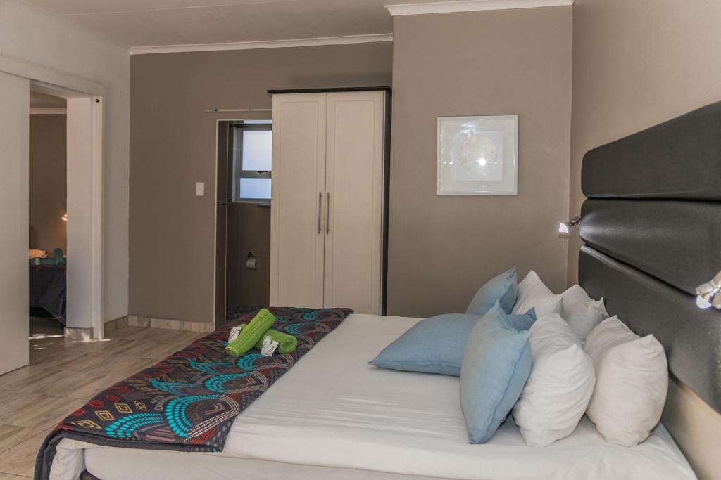 Out of Africa Town Lodge photo