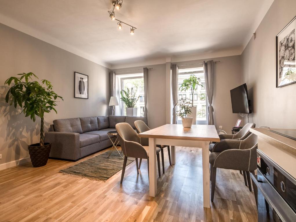 WHITE RESIDENCE 4rooms - CITY CENTER 전경