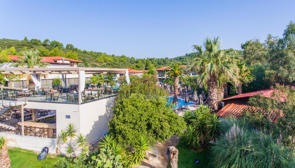 Poseidon Hotel Sea Resort — Swimming pool in Porto Carra, Central Macedonia