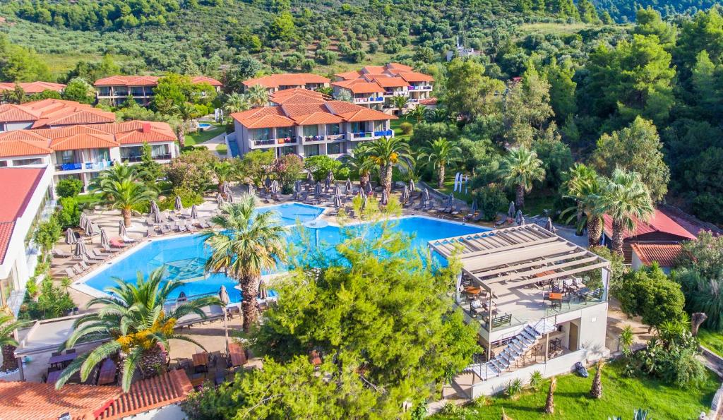 Poseidon Hotel Sea Resort — Swimming pool in Porto Carra, Central Macedonia