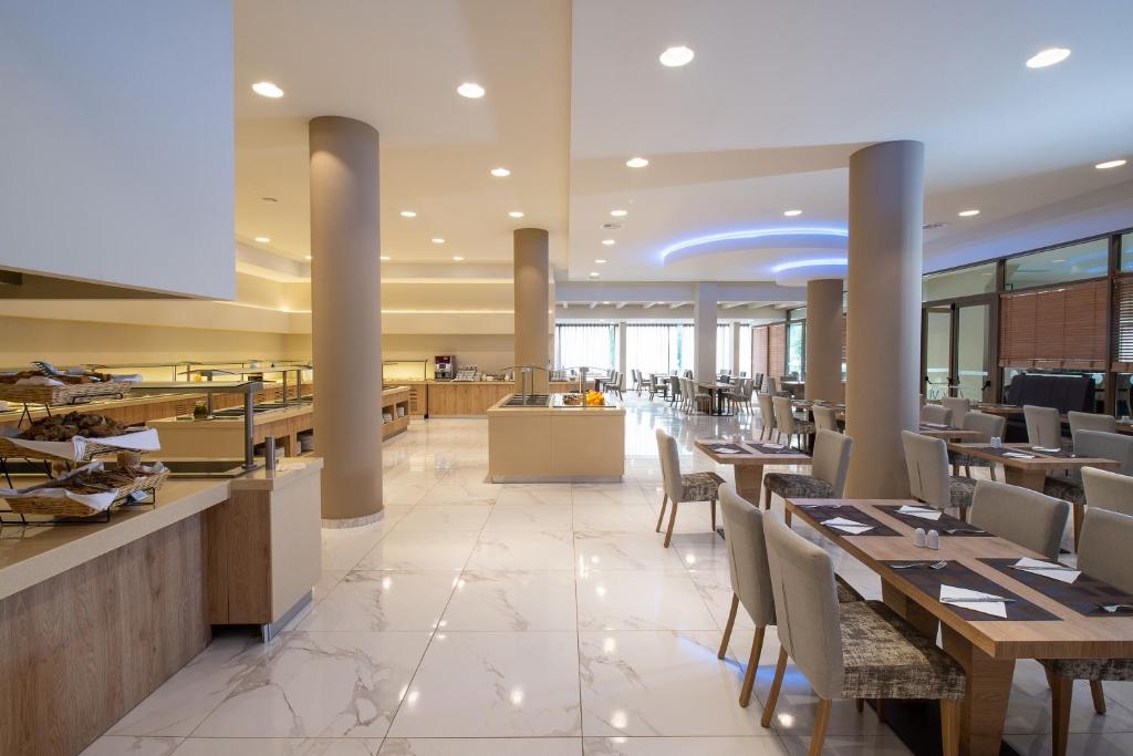 Poseidon Hotel Sea Resort — Restaurant & bars in Porto Carra, Central Macedonia