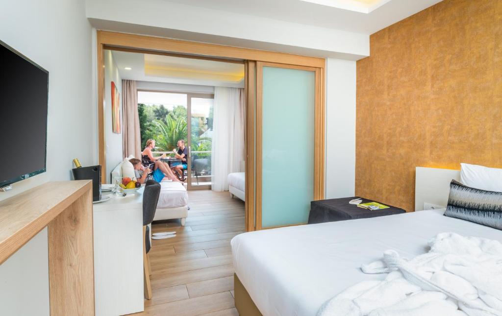 Poseidon Hotel Sea Resort — Hotel rooms in Porto Carra, Central Macedonia