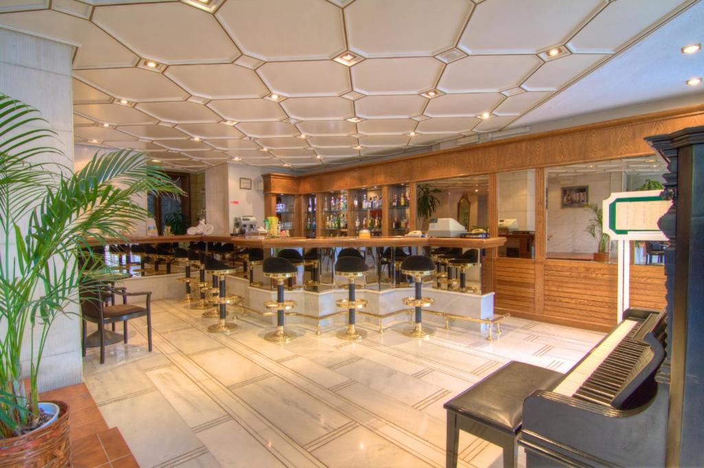 Fortezza Hotel — Restauracje i bary in Retimno