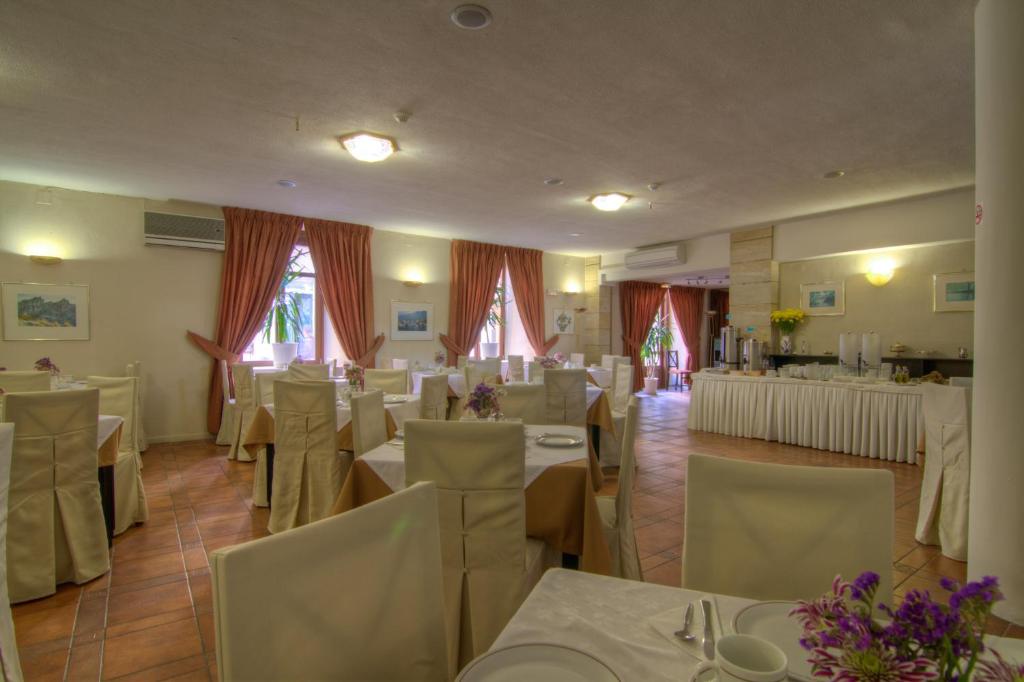 Fortezza Hotel — Restauracje i bary in Retimno