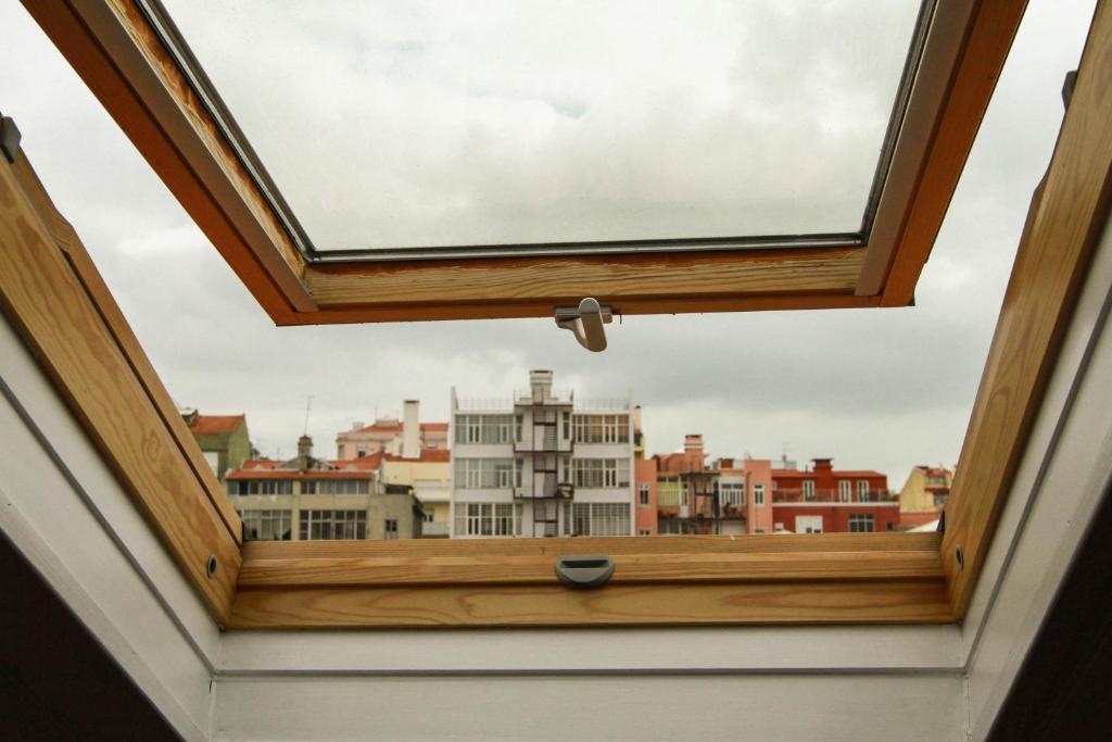Cozy and Spacious apartment in Graca, Lisbon photo