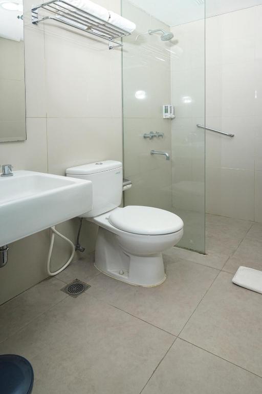 Bathroom, Amaris Hotel Sriwedari Solo in Surakarta