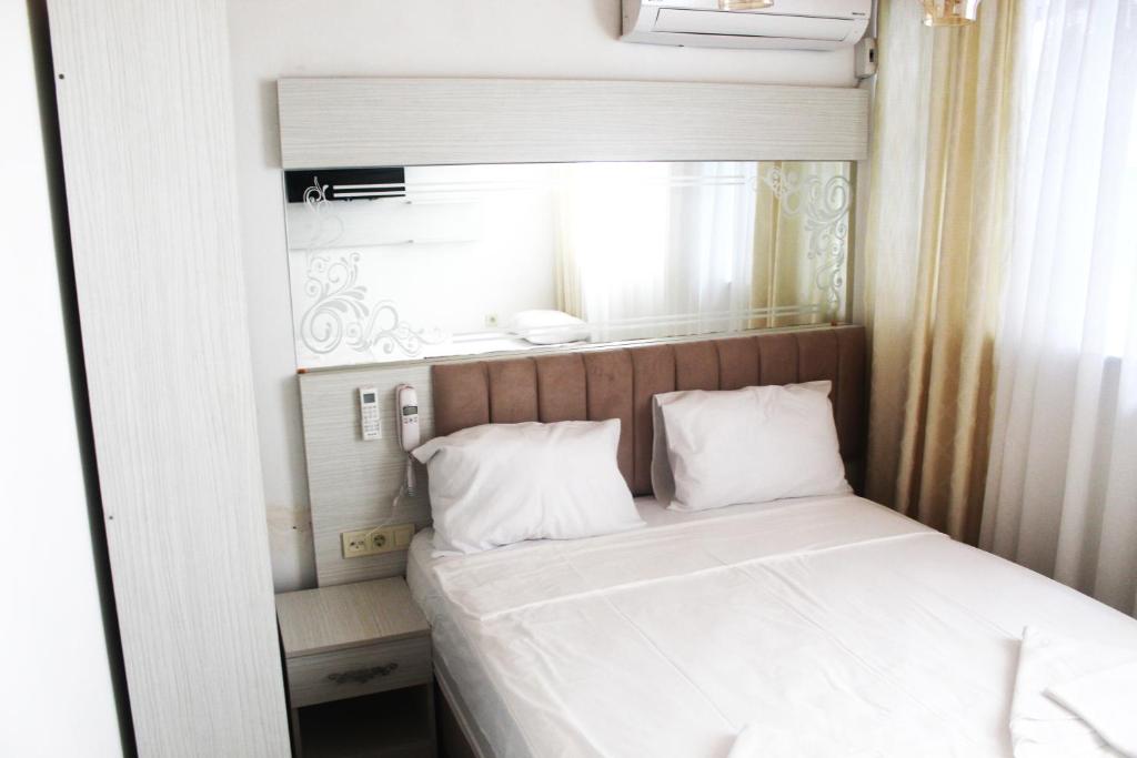 HOTEL MEGARON photo