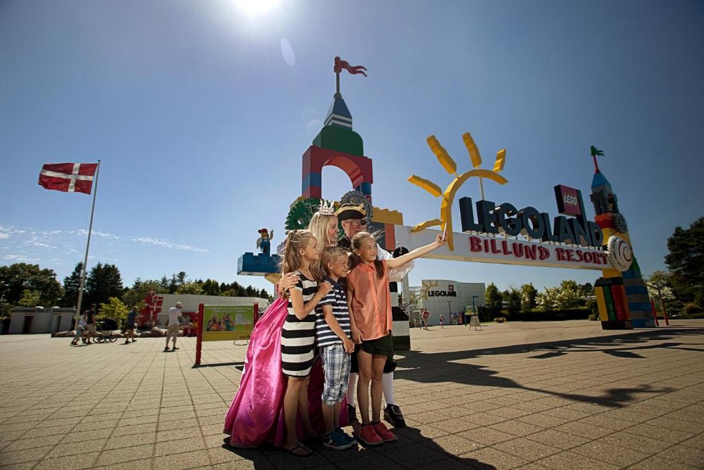 LEGOLAND Wilderness Barrels & Cabins photo