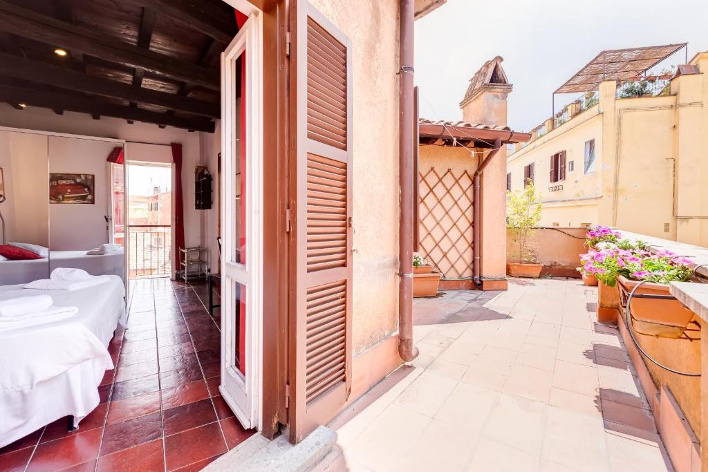 Romantic house with terrace - 2