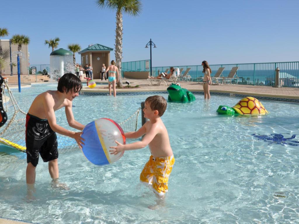 LAKETOWN 5 POOLs STEPS TO BEACH FAMILY FRIENDLY, Panama City Beach