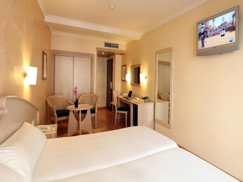 Hotel Lleó — Hotel rooms in Barcelona, Catalonia