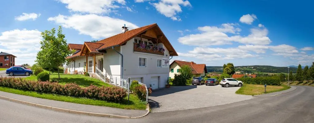 Thermenpension Gigler, hotel in Bad Waltersdorf