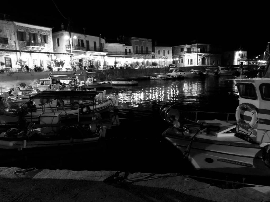 Calme Suites Mani photo